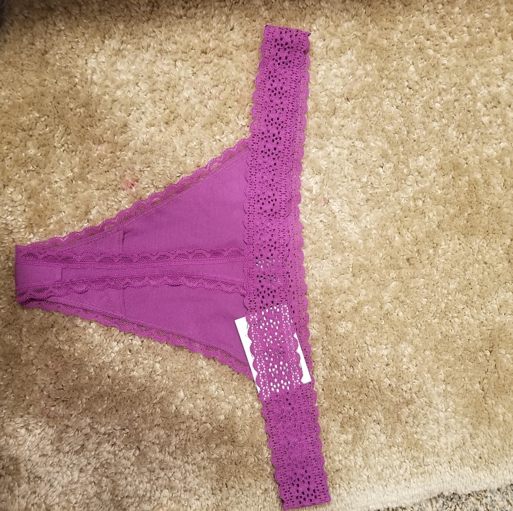 Aerie shine thong lace undie - Picture 4 of 5